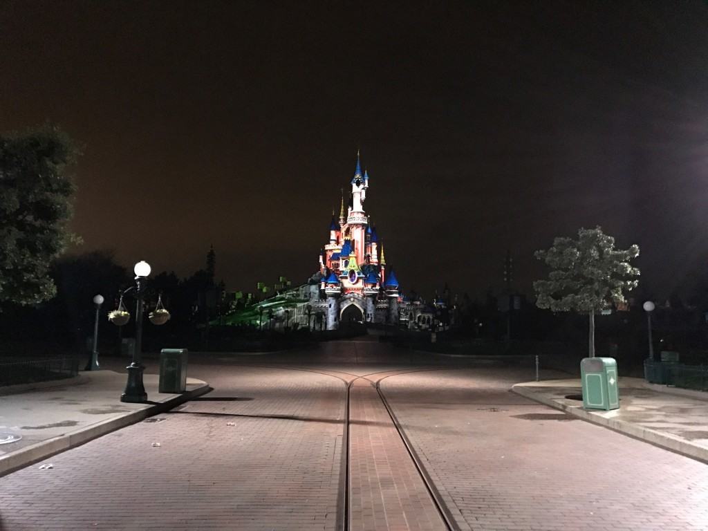 Seul dans le parc Disneyland Paris