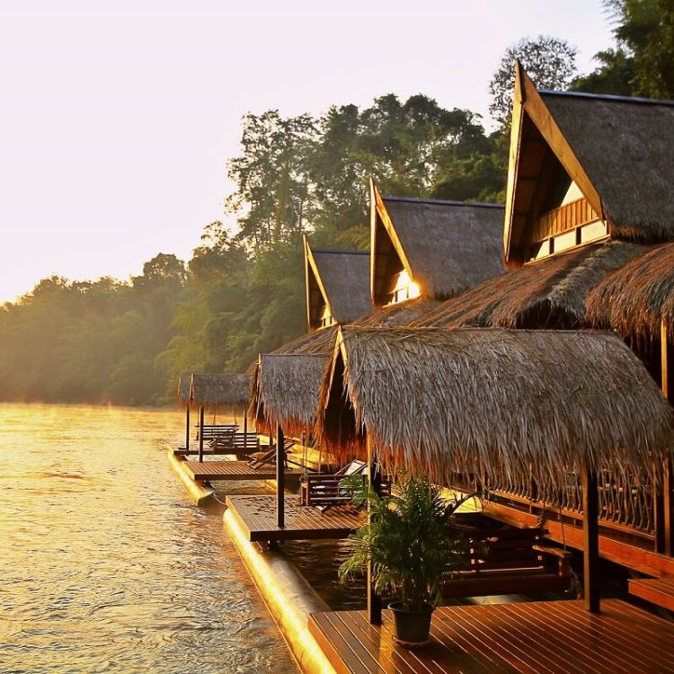 L’hôtel bungalow The Float House River Kwaï En Thaïlande