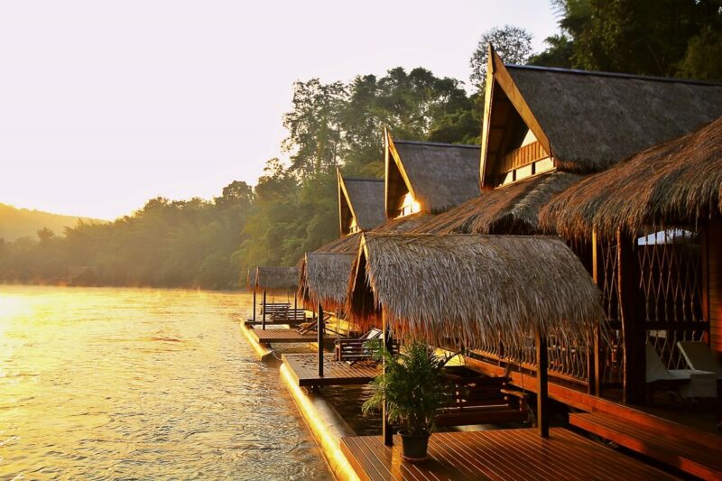 L’hôtel bungalow The Float House River Kwaï En Thaïlande