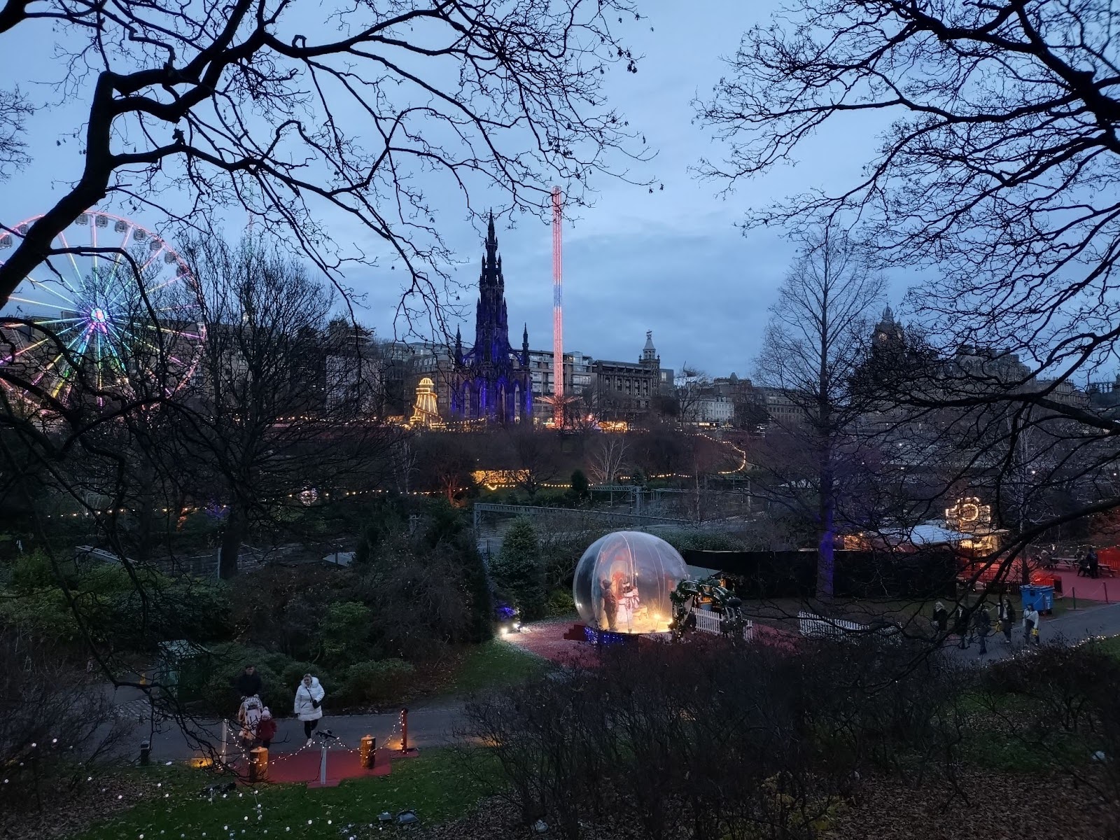 Vue The Christmas Market Edimbourg